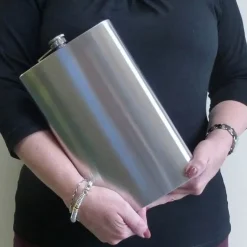 Gigantyczna piersiówka 1,9 l