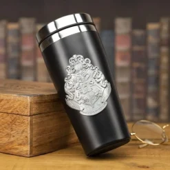HARRY POTTER - kubek podróżny Hogwarts z metalową plakietką