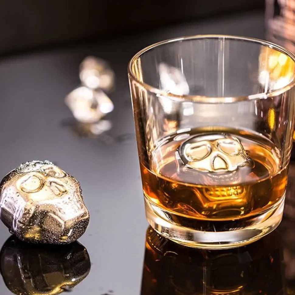 Metalowe czaszki do drinków