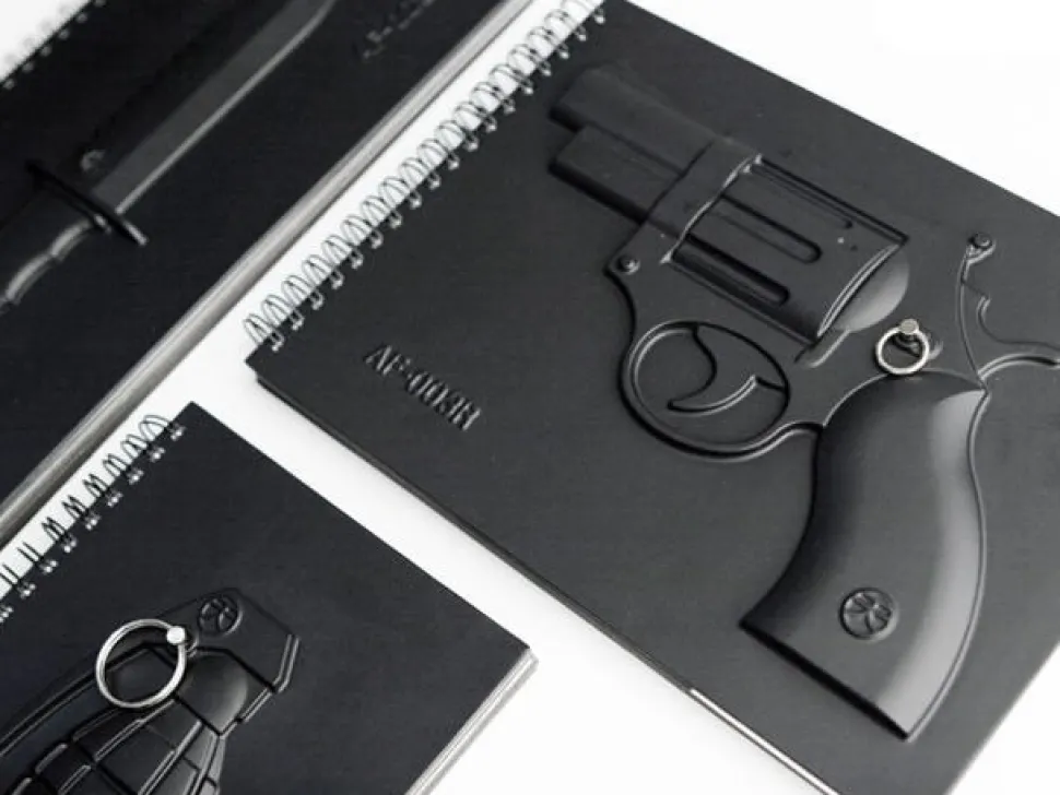 Militarny notes - PISTOLET