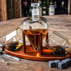 Zestaw do whisky DIAMENT DELUXE: karafka, 2 szklanki, drewniana podstawka i kamienne kostki