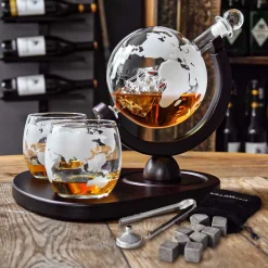 Zestaw do whisky GLOBUS DELUXE: karafka, 2 szklanki, drewniana podstawka i kamienne kostki