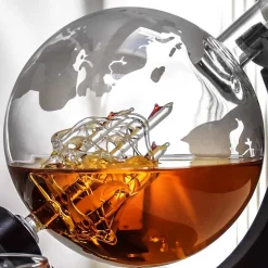 Zestaw do whisky GLOBUS: karafka, 2 szklanki i kamienne kostki - prezent na 40 50 60 urodziny dla faceta taty męża